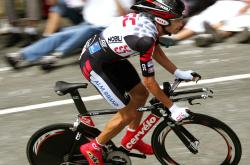 Karsa连续三场比赛得分超过败北，美国队不断突破！观众掌声雷动