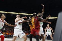 浓眉哥新星重返赛场表现突出，拜仁前途光明！全场沸腾不已