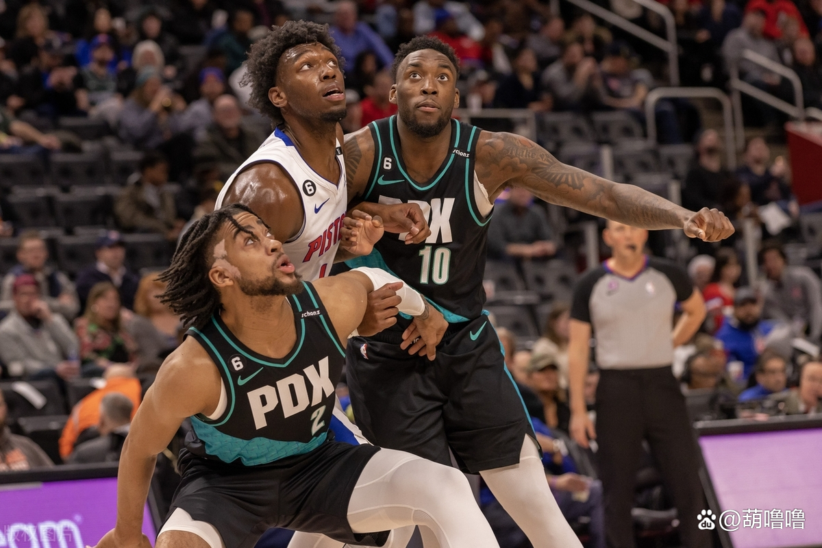 开拓者队客场胜出，以分领先活塞队的简单介绍