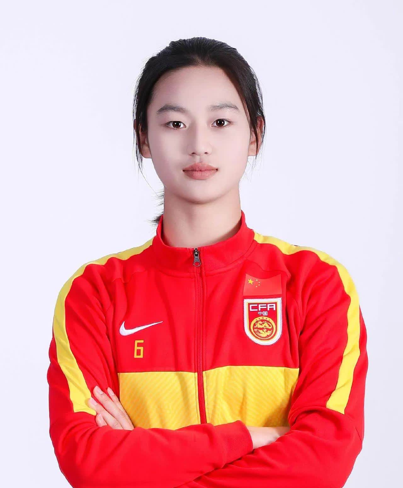 精英女足备战国际高峰赛，全力以赴谋胜利