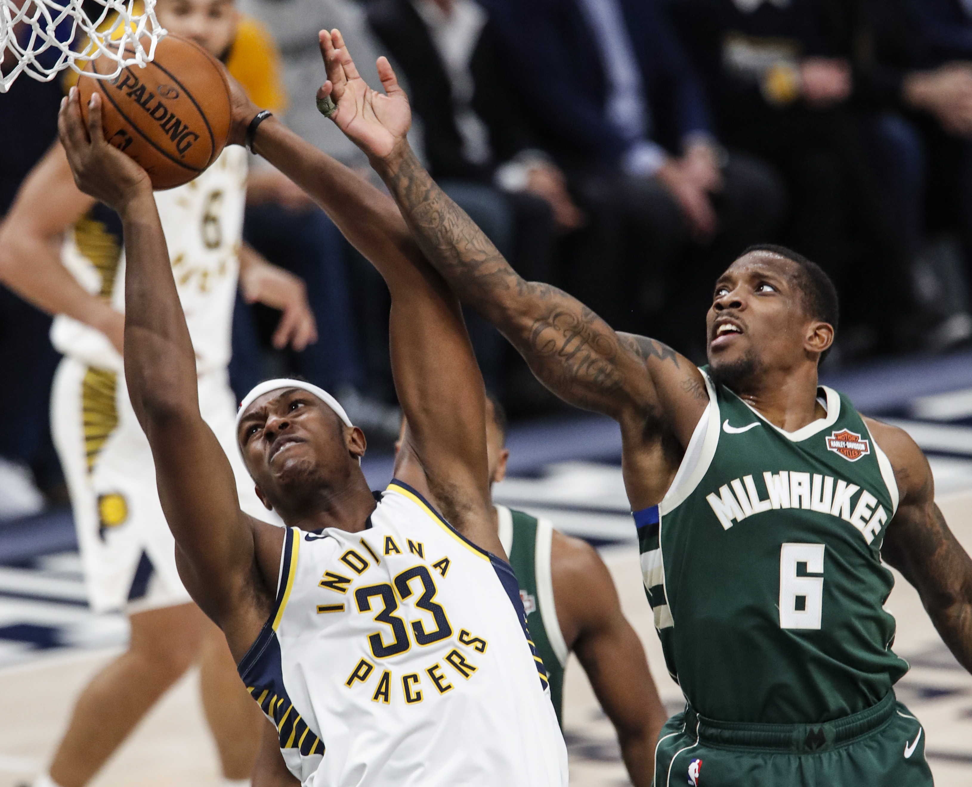 雄鹿队大胜对手,登顶东部排行榜 雄鹿队大胜对手,登顶东部排行榜