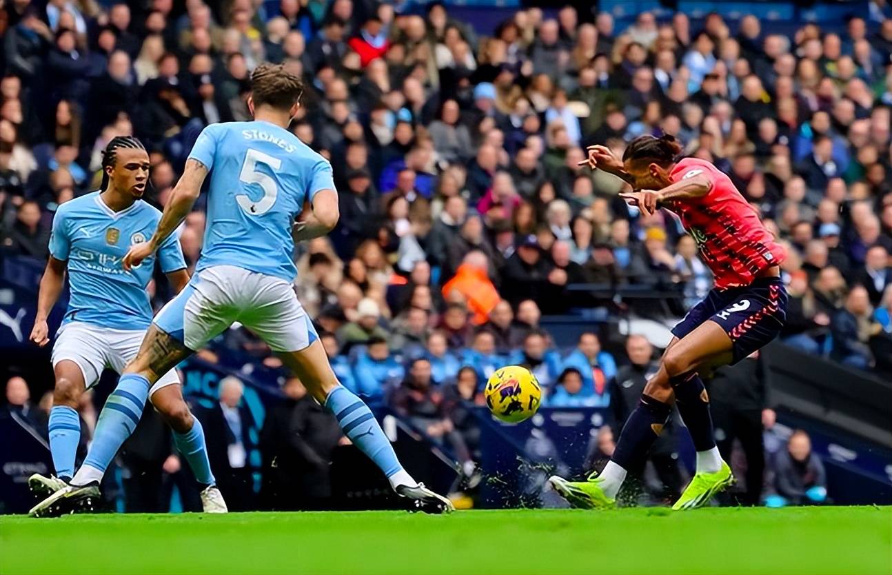 包含曼联抢射扳平比分，客场赛果积分暂时提升的词条