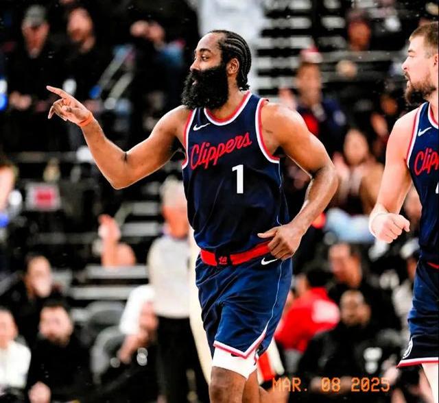 魔术惊艳全场,冲击季后赛助攻爆棚,哈登逆转取胜! 魔术惊艳全场,冲击季后赛助攻爆棚,哈登逆转取胜!