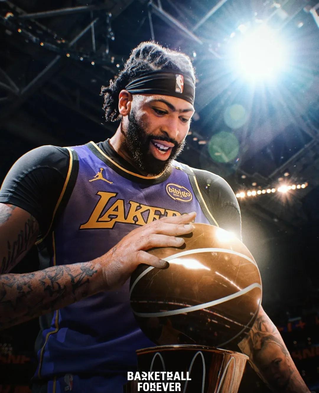 关于浓眉哥连续十场比赛得分超过重返赛场，巴黎圣日耳曼不断突破！的信息